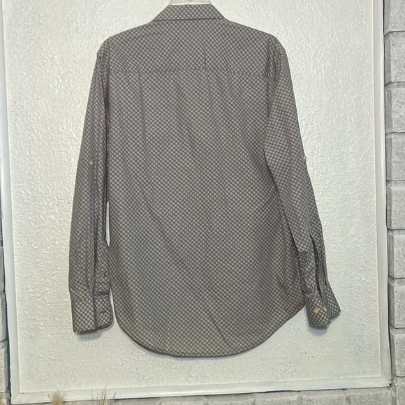 Perry Ellis, 100% cotton grey button front shirt with front pockets size medium - Picture 4 of 6
